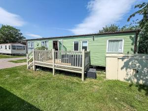 Lovely Caravan For Hire With Decking At Skipsea Sands In Yorkshire Ref 41015Wf