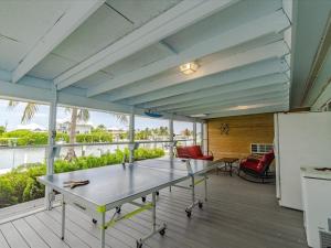 Refuge on the Reef - Luxury Waterfront Pool Home, 75 Dock