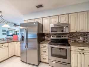 Refuge on the Reef - Luxury Waterfront Pool Home, 75 Dock