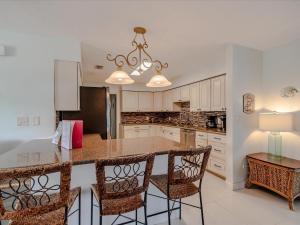 Refuge on the Reef - Luxury Waterfront Pool Home, 75 Dock