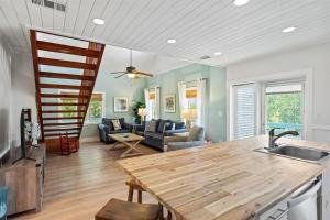 Sea Haven - Waterfront Pool Home, 35 Dock, Steps From Sombrero Beach