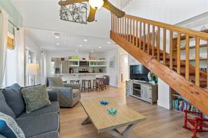 Sea Haven - Waterfront Pool Home, 35 Dock, Steps From Sombrero Beach