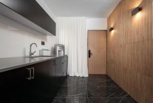 Mini paradise with Jacuzzi shelter in the building