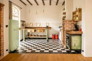 Immerse YourselfThe Magic Of This Studio And Discover Your Creative Side