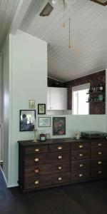 Victorian Summer House On Beautiful Natural Plot