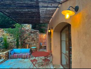 Maisons de vacances Bohemian House Overlooking Roussillon : photos des chambres