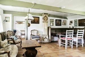 Unique Summer House With Seaweed Roof On Læsø