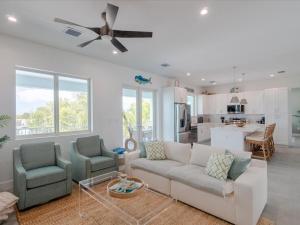 Seaside Serenity - Luxury Waterfront Pool Home, 35` Dock