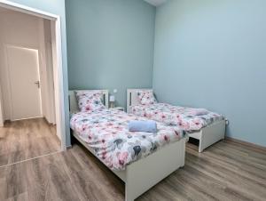 Appartements ColorChic 3 etoiles - Parking Prive Terrasse Clim - 120m2 Plein centre : photos des chambres