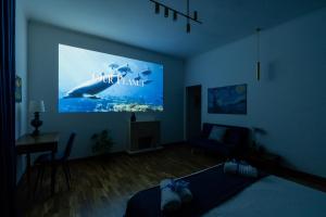 Deluxe Apartment - Jacuzzi & Cinema, 500m to Metro B, 6-8 pax img17