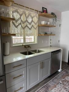 Downtown ATX! Deep Eddy Bungalow #A