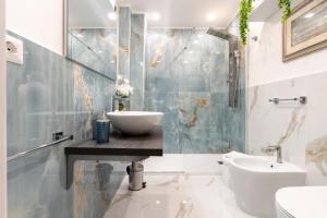 Deluxe Apartment - Jacuzzi & Cinema, 500m to Metro B, 6-8 pax img4