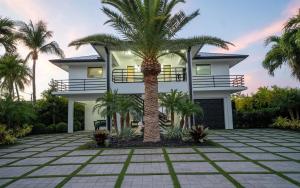 Villa Franchella - Waterfront Luxury Home, Pool, 45 Dock