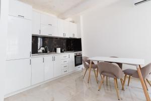 One Bedroom Apartment