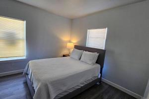 Charming 1BR Dallas Fourplex Affordable Comfort