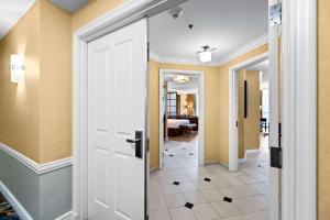 No Resort Fee Strip View Suites+ Free Valet + Pool