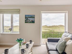 3 Bed in Aberdovey DY007