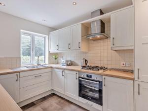 3 Bed in Aberdovey DY007