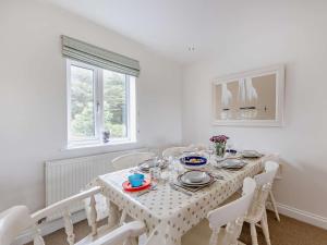 3 Bed in Aberdovey DY007