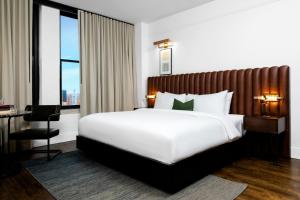Standard King Room room in Surety Hotel