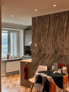 Urban Suites Cozy One Bedroom Apartment