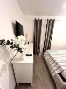 Belle maison avec piscine privative dans une résidence calme et securisee