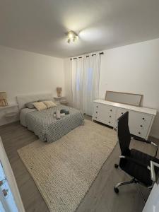 Belle maison avec piscine privative dans une résidence calme et securisee