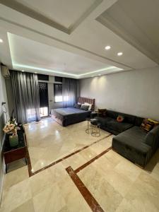 Large bright and centrally located studio