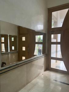 Large bright and centrally located studio