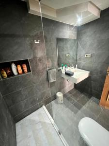 Large bright and centrally located studio