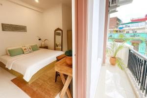 Prithvi Hotel Rishikesh - Aesthetic Quite Rooms With Smart TV, AC, WiFi and free airport pickup for 7 plus night stays in Upper Tapovan