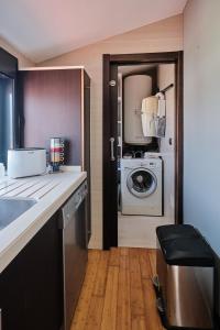 Faro de Corrubedo by Serendipia Turismo