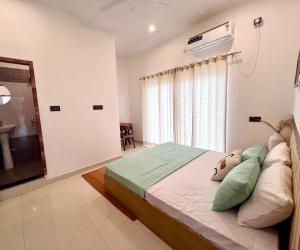 Prithvi Hotel Rishikesh - Aesthetic Quite Rooms With Smart TV, AC, WiFi and free airport pickup for 7 plus night stays in Upper Tapovan