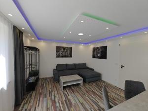 Modern Apartments Neuburg UU - NEU - 2 Zimmer, Komfort, Top Ausgestattet, Smart TV, Wi-Fi