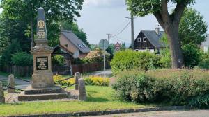 Symbiola Holiday House