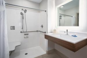 King Room - Disability Access room in Holiday Inn Express Hotel & Suites Tucson an IHG Hotel