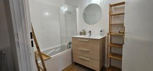 Maisons de vacances La Petite Maison dans la Pinede : photos des chambres