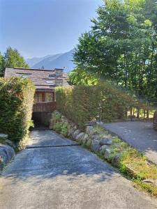 Chalet Spacieux à Chamonix pour 9 – Vue Panoramique Mont-Blanc, Jacuzzi, Jardin & Parking