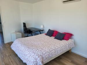 Architect-designed villa, overlooking Agay Bay