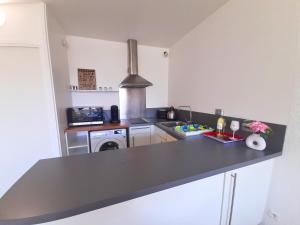 Port Horizon - T3 terrasse vue port climatisé piscine WIFI résidence Escale Port