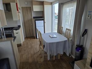 PALM GROVE THE NeW PG68 3 BEDROOM CARAVAN CHAPEL ST LEONARDS