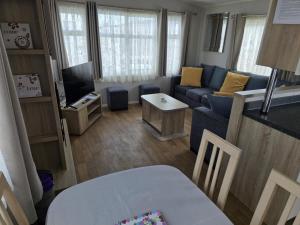 PALM GROVE THE NeW PG68 3 BEDROOM CARAVAN CHAPEL ST LEONARDS