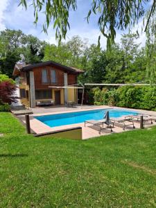 Holiday Home Villa Salici, pool & garden