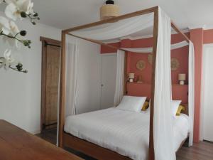 B&B / Chambres d'hotes Les chambres d-ACCO te : Chambre Lit King-Size - Vue sur Jardin