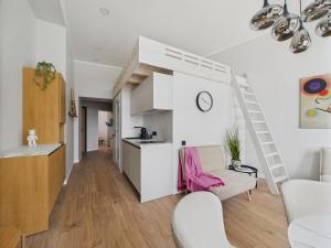 Modernist Loft Studio in Old Town