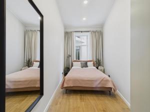 Modernist Loft Studio in Old Town