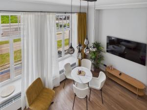 Modernist Loft Studio in Old Town