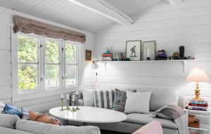 Cozy Home In Dronningmølle With Wifi