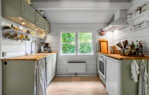 Cozy Home In Dronningmølle With Wifi