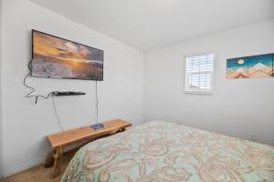 The Maple Ridge Hot-Tub and BBQ and Game Room!